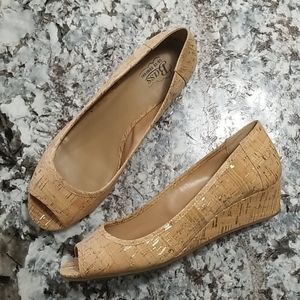 Sz 9.5 Bass peep-toe heels